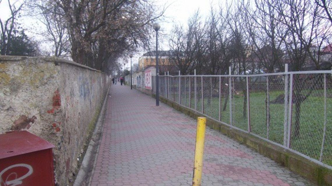 Zuchwała kradzież przy Zaułku Cmentarnym