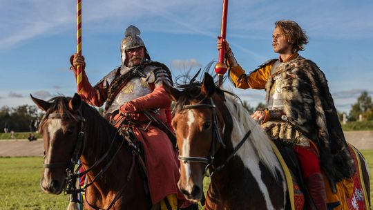 Husaria, rekonstrukcja i duma narodowa – 420. rocznica Bitwy pod Kircholmem na zdjęciach